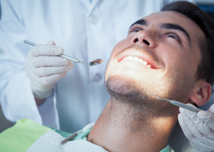 I denti ritornano bianchi solo dal dentista